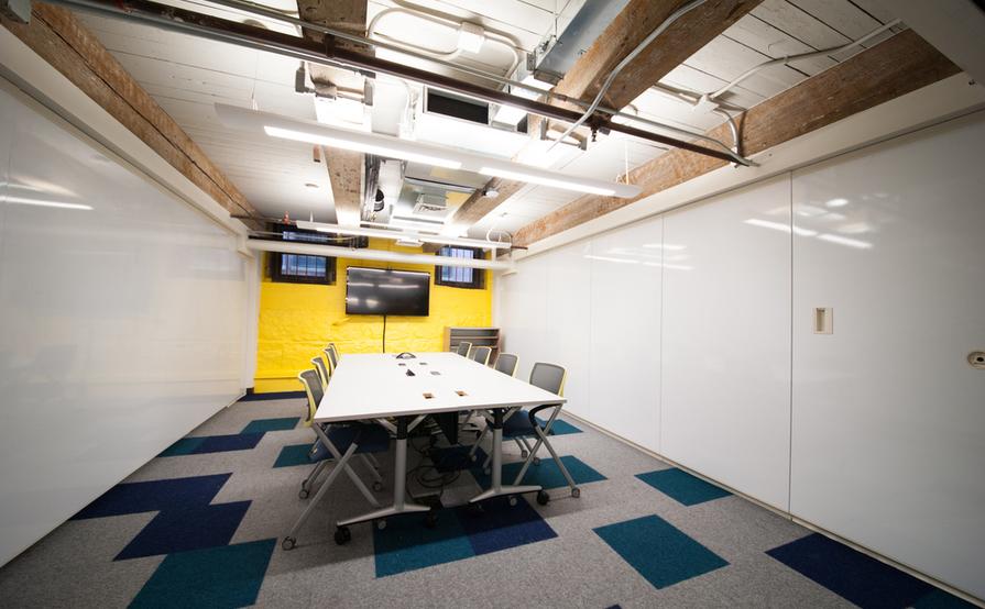 Meeting Room in Prime Location in Downtown Boston - 6 to 10 people