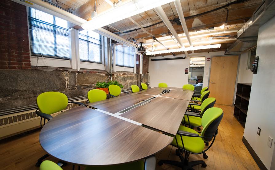 Meeting Room in Prime Location in Downtown Boston - 12 to 15 people