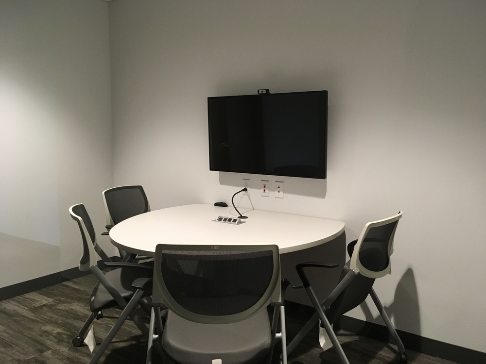 Modern Meeting Room in Back Bay - 4 to 6 people