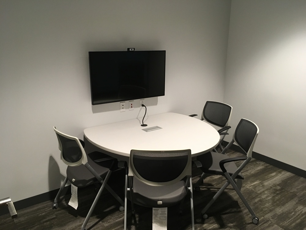 Modern Meeting Room in Back Bay - 4 to 6 people