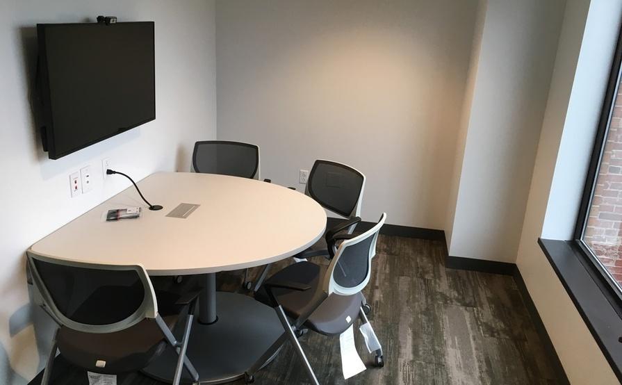 Modern Meeting Room in Back Bay - 4 to 6 people