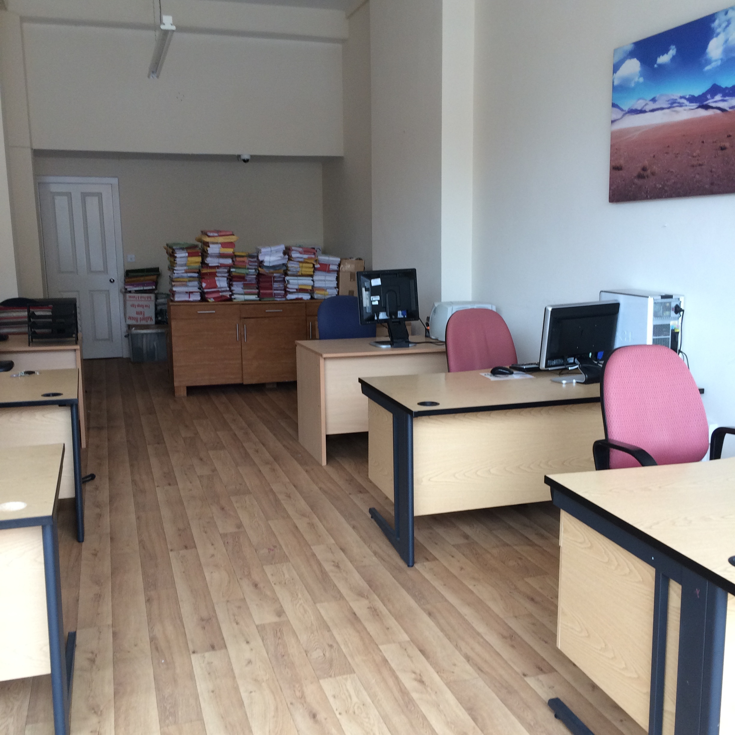 Desk for hire on weekly/monthly basis Desks Near Me