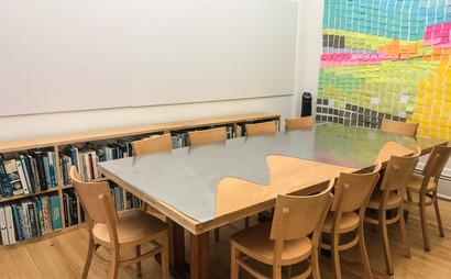 4 Desks in Open-Plan SoHo office 4 Desks in Open-Plan SoHo office