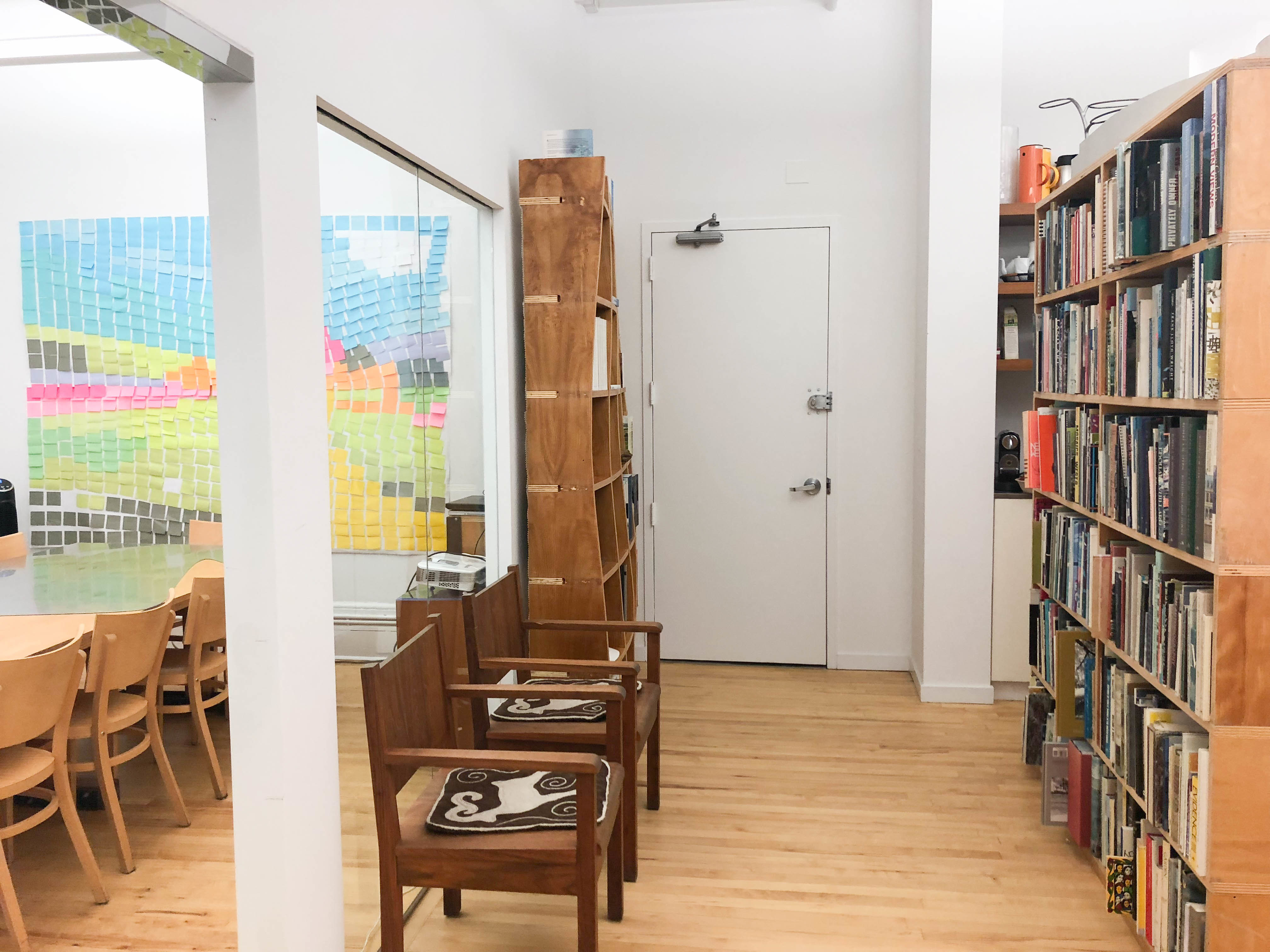 4 Desks in Open-Plan SoHo office 4 Desks in Open-Plan SoHo office
