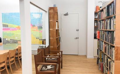 4 Desks in Open-Plan SoHo office 4 Desks in Open-Plan SoHo office