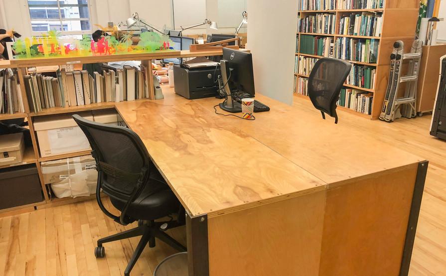 4 Desks in Open-Plan SoHo office 4 Desks in Open-Plan SoHo office