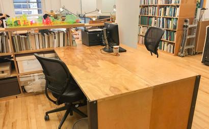 4 Desks in Open-Plan SoHo office 4 Desks in Open-Plan SoHo office