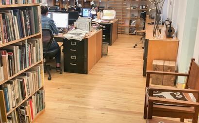 4 Desks in Open-Plan SoHo office 4 Desks in Open-Plan SoHo office