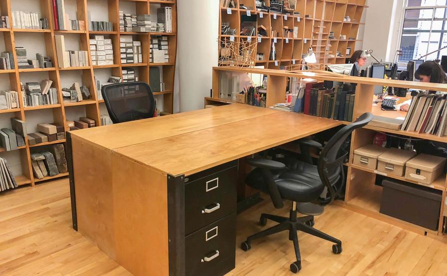 4 Desks in Open-Plan SoHo office 4 Desks in Open-Plan SoHo office