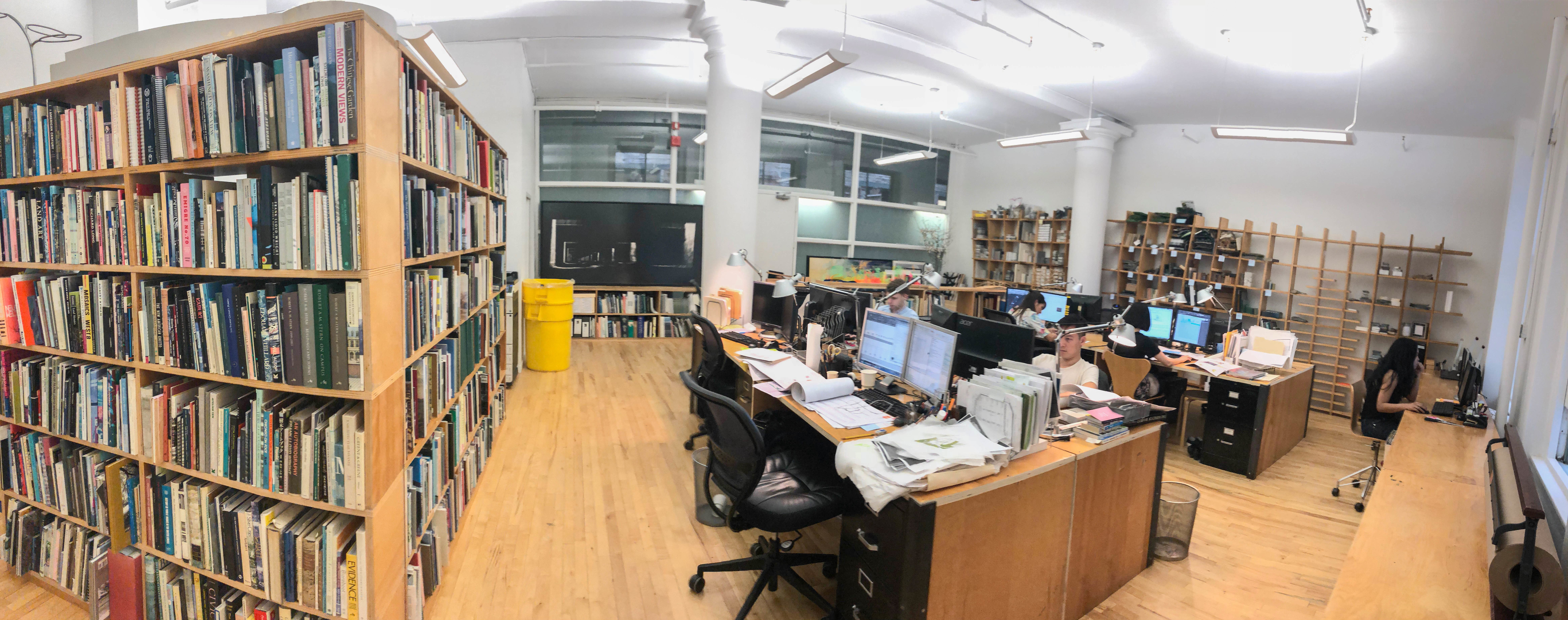 4 Desks in Open-Plan SoHo office 4 Desks in Open-Plan SoHo office