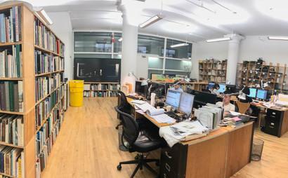 4 Desks in Open-Plan SoHo office 4 Desks in Open-Plan SoHo office