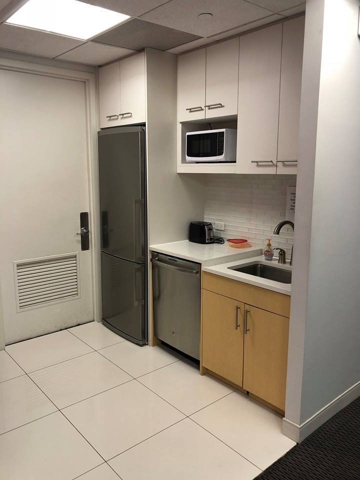 Desk with shared common area/kitchen/reception Desk with shared common area/kitchen/reception