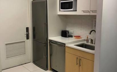 Desk with shared common area/kitchen/reception Desk with shared common area/kitchen/reception