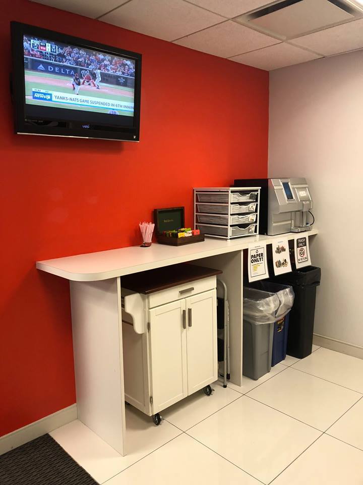 Desk with shared common area/kitchen/reception Desk with shared common area/kitchen/reception