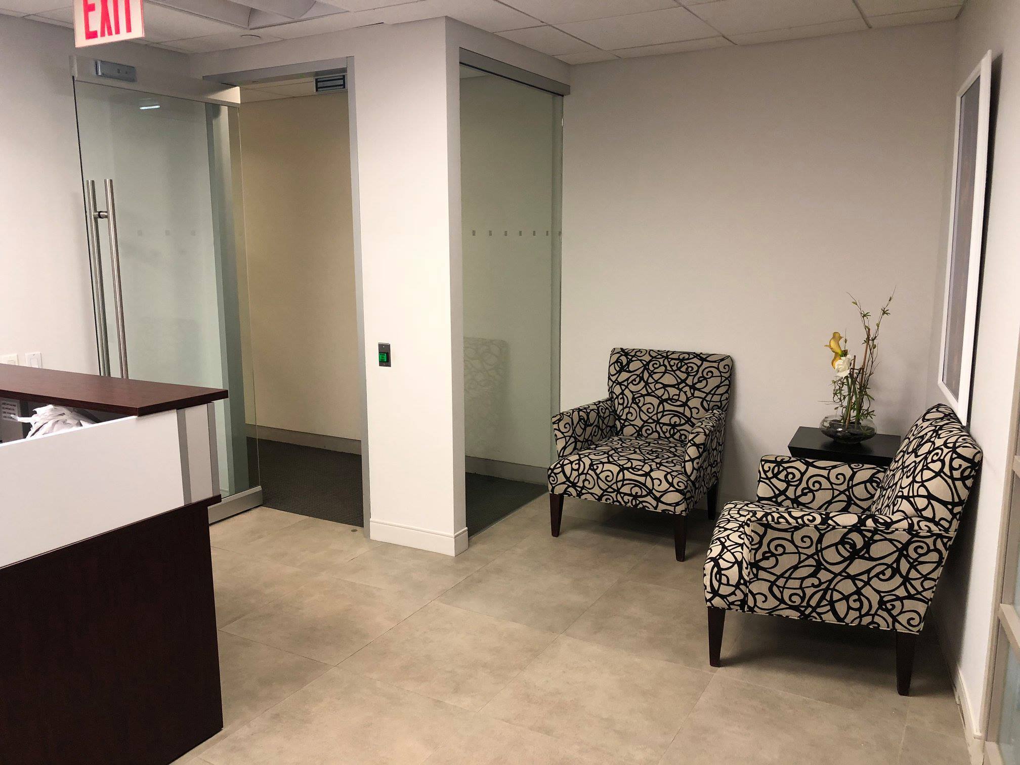 Desk with shared common area/kitchen/reception Desk with shared common area/kitchen/reception