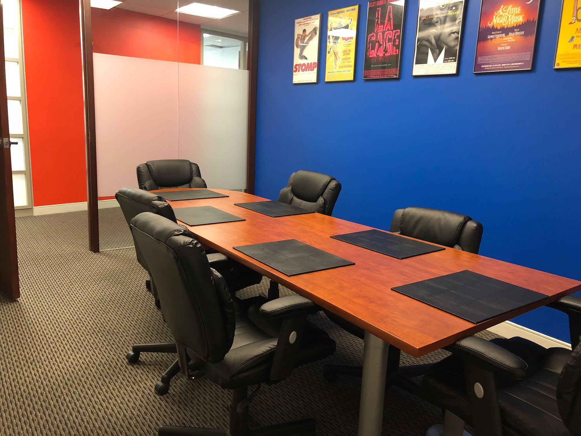 Desk with shared common area/kitchen/reception Desk with shared common area/kitchen/reception