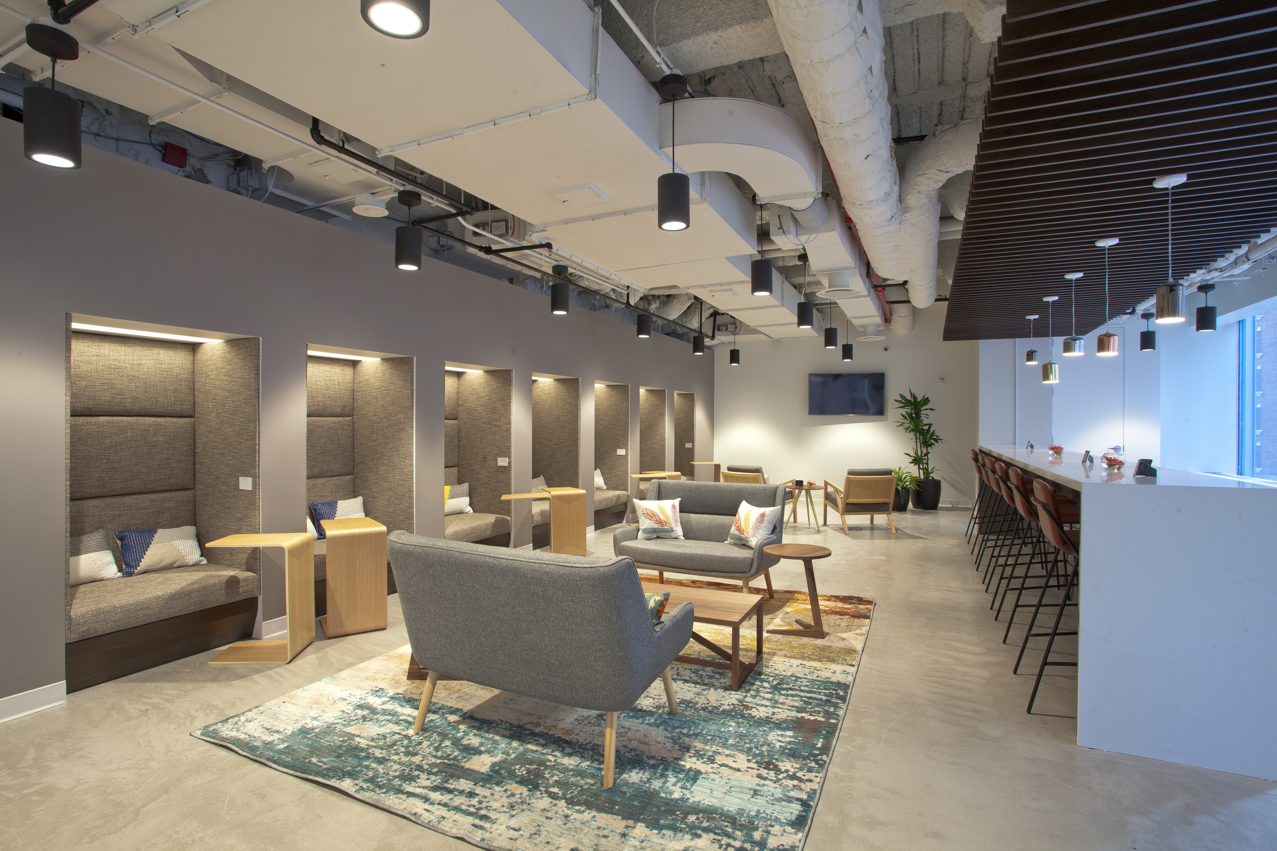 Fixteam Suites Ontario Canada Large Team Room | Desks Near Me