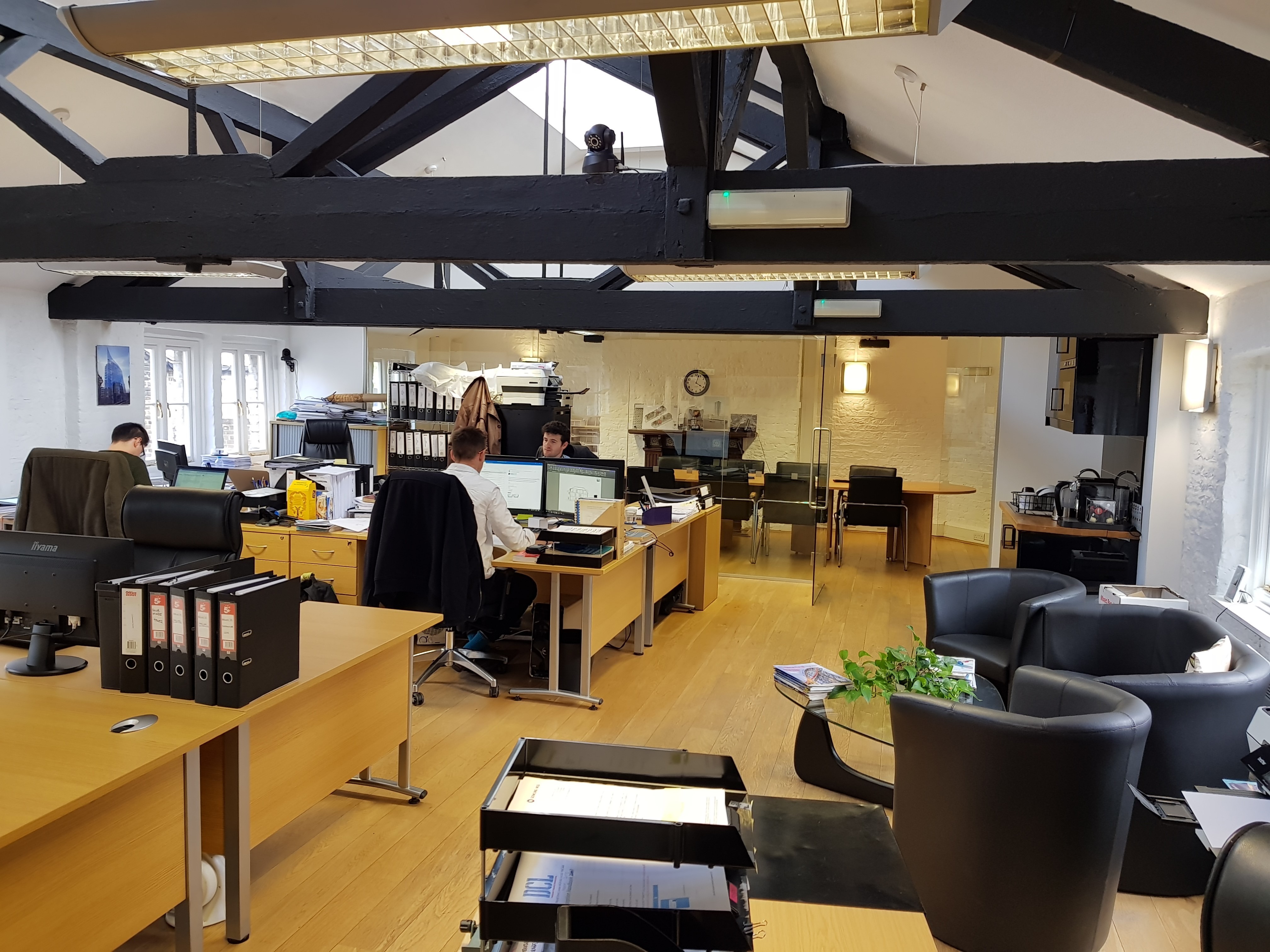1 to 4 Bright Desk Spaces available, Central London Desks Near Me