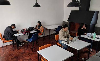 PLAY HOUSE PLAY HOUSE