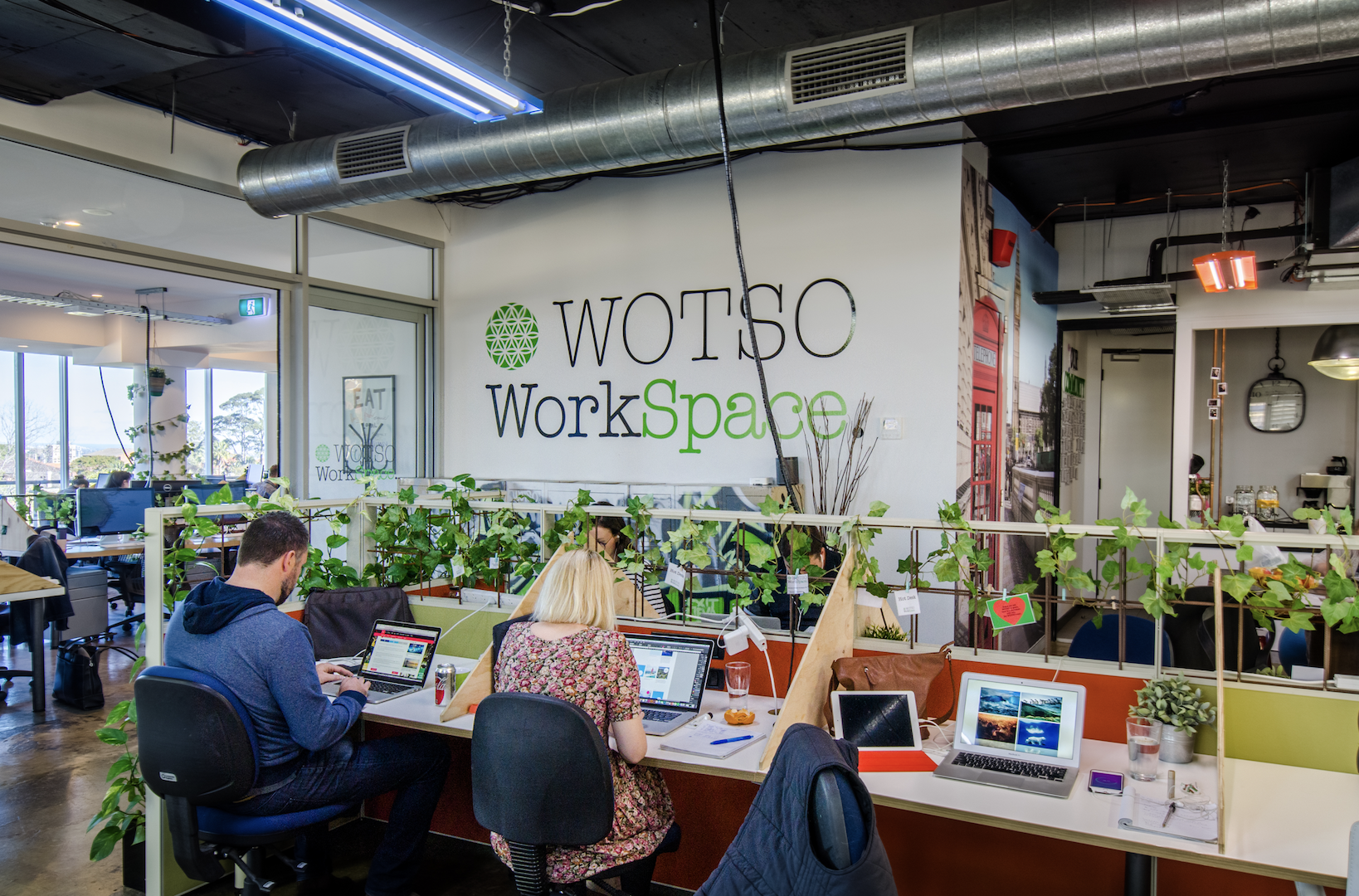 Hot Desk - Friendly & Flexible