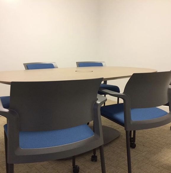Conference room (capacity = 6) 