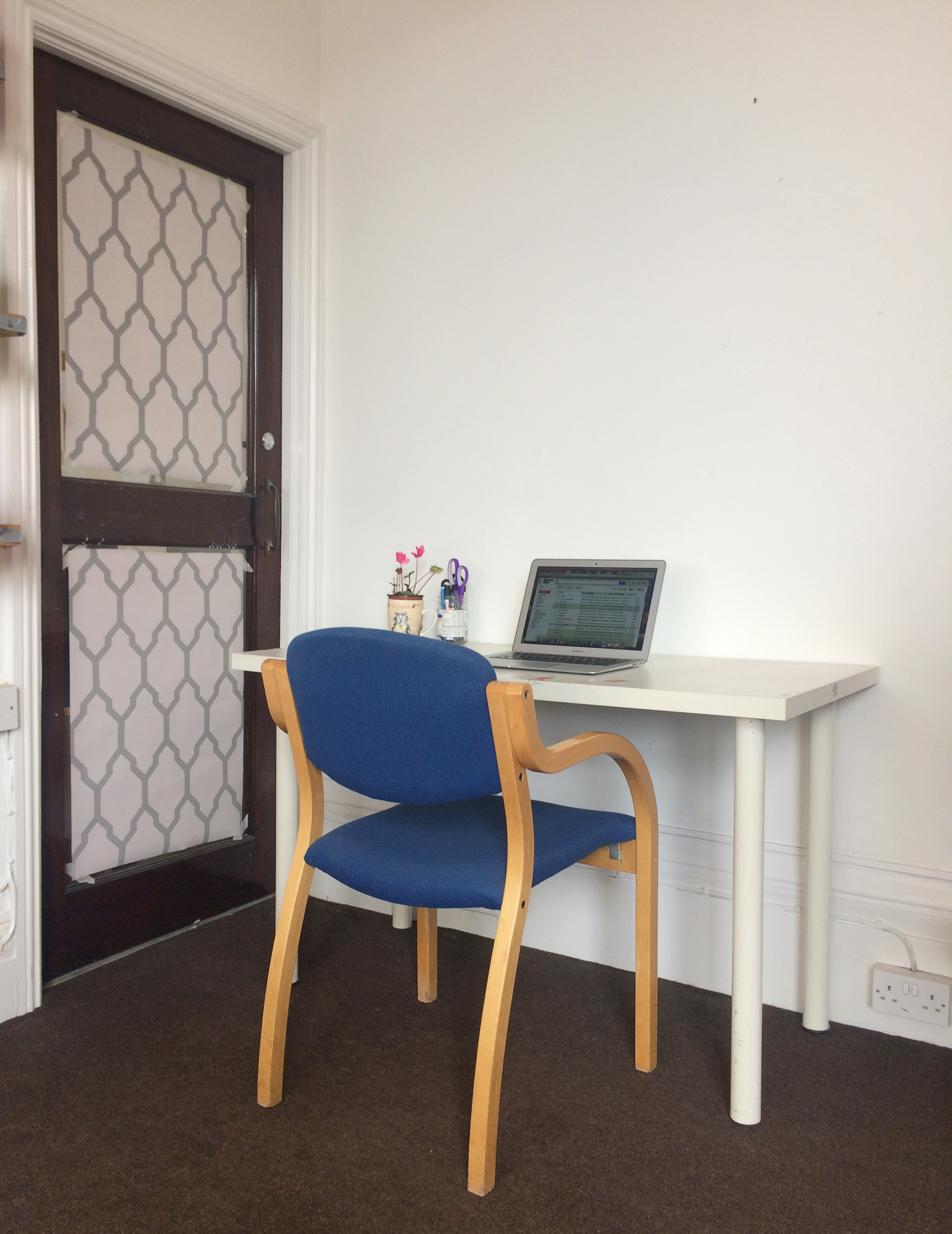 3 Bright Desk Spaces for Rent!