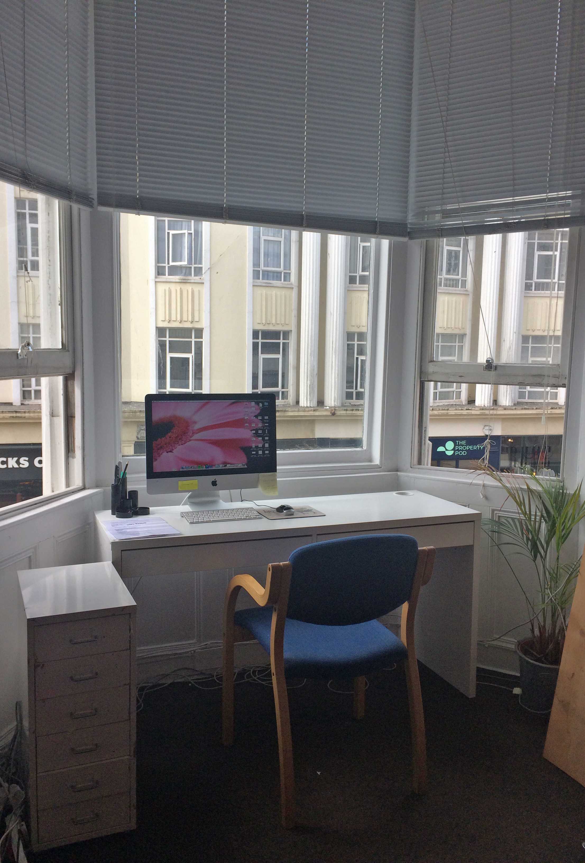 3 Bright Desk Spaces for Rent!