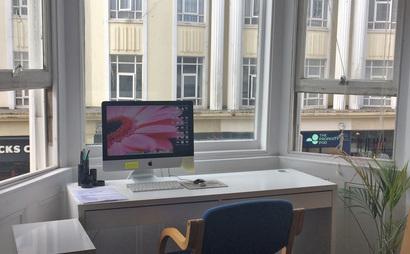 3 Bright Desk Spaces for Rent! 3 Bright Desk Spaces for Rent!