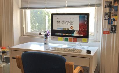 3 Bright Desk Spaces for Rent! 3 Bright Desk Spaces for Rent!