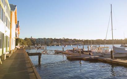 Spacious, light-filled office right on the harbour Spacious, light-filled office right on the harbour