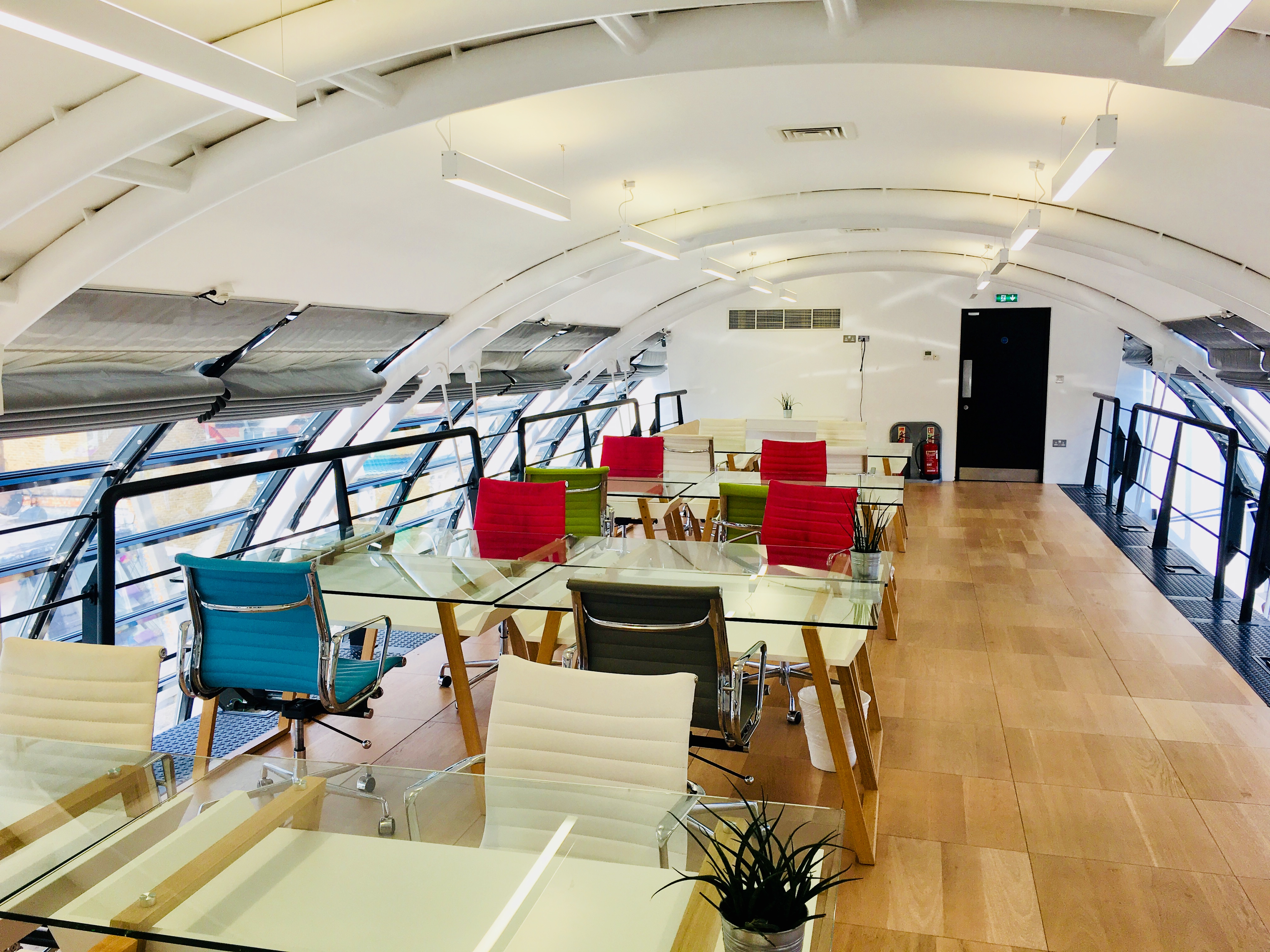 Clerkenwell office £250pm per desk. 1-4 desks