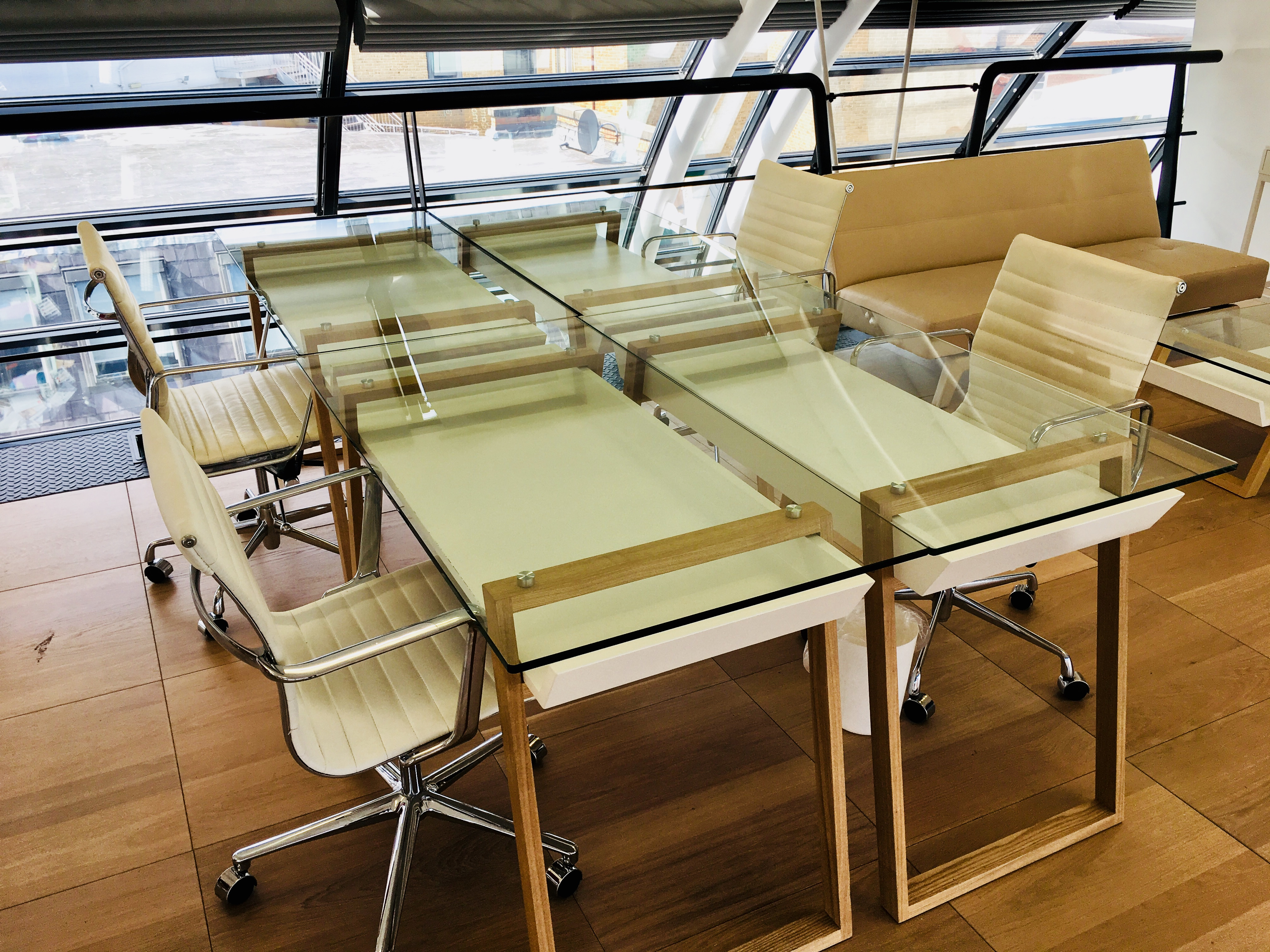 Clerkenwell office £250pm per desk. 1-4 desks