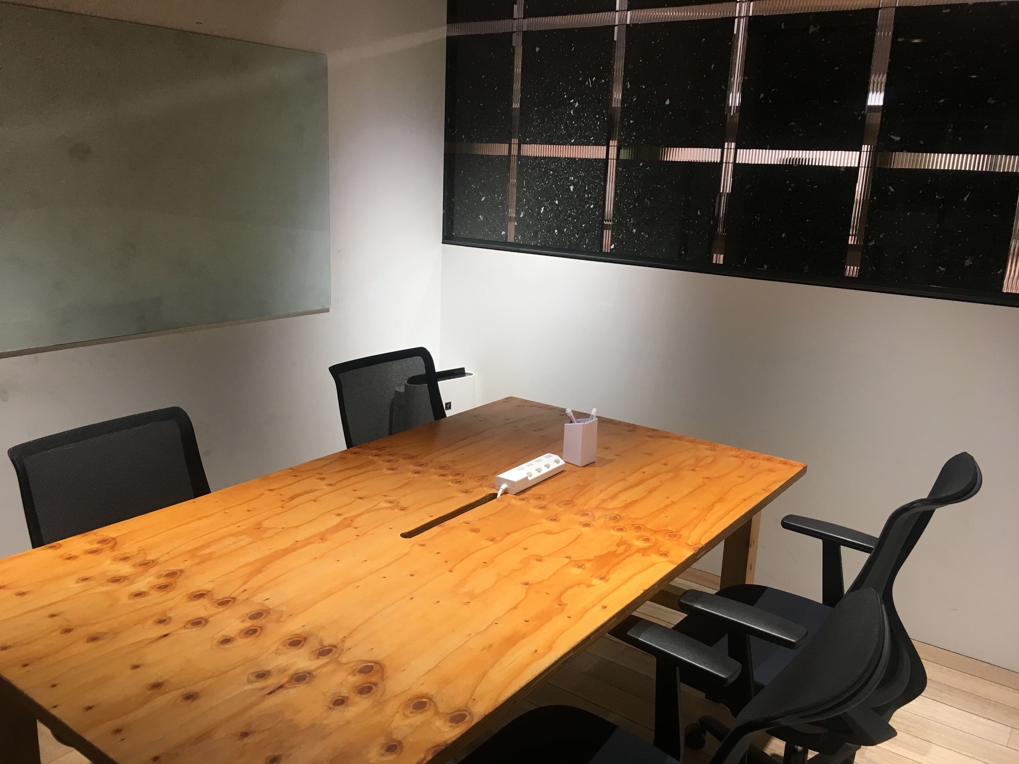 (~4 people) Meeting room C in central Tokyo