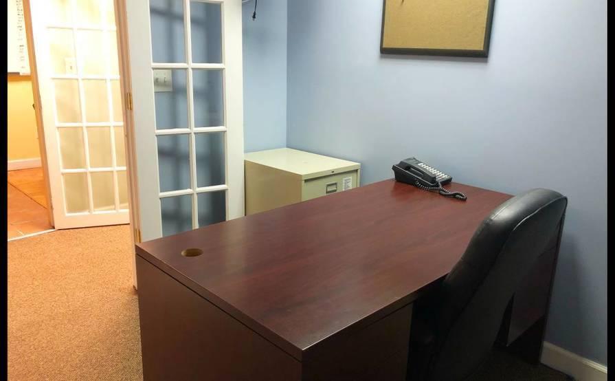 Private Office Space in North Shore with Conference Room Private Office Space in North Shore with Conference Room