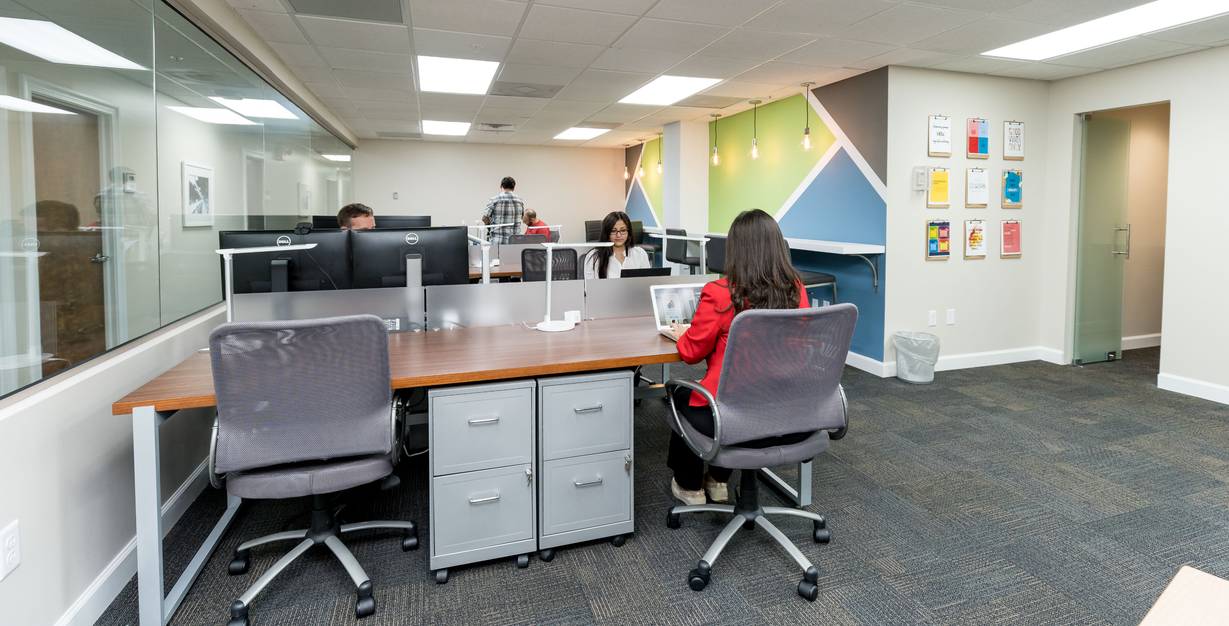Dedicated Desk at Lakeside Executive Suites