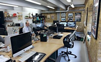 1 x Desk to rent in creative studio 1 x Desk to rent in creative studio