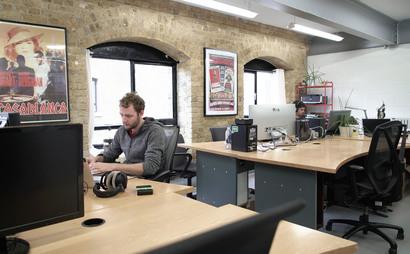 1 x Desk to rent in creative studio 1 x Desk to rent in creative studio