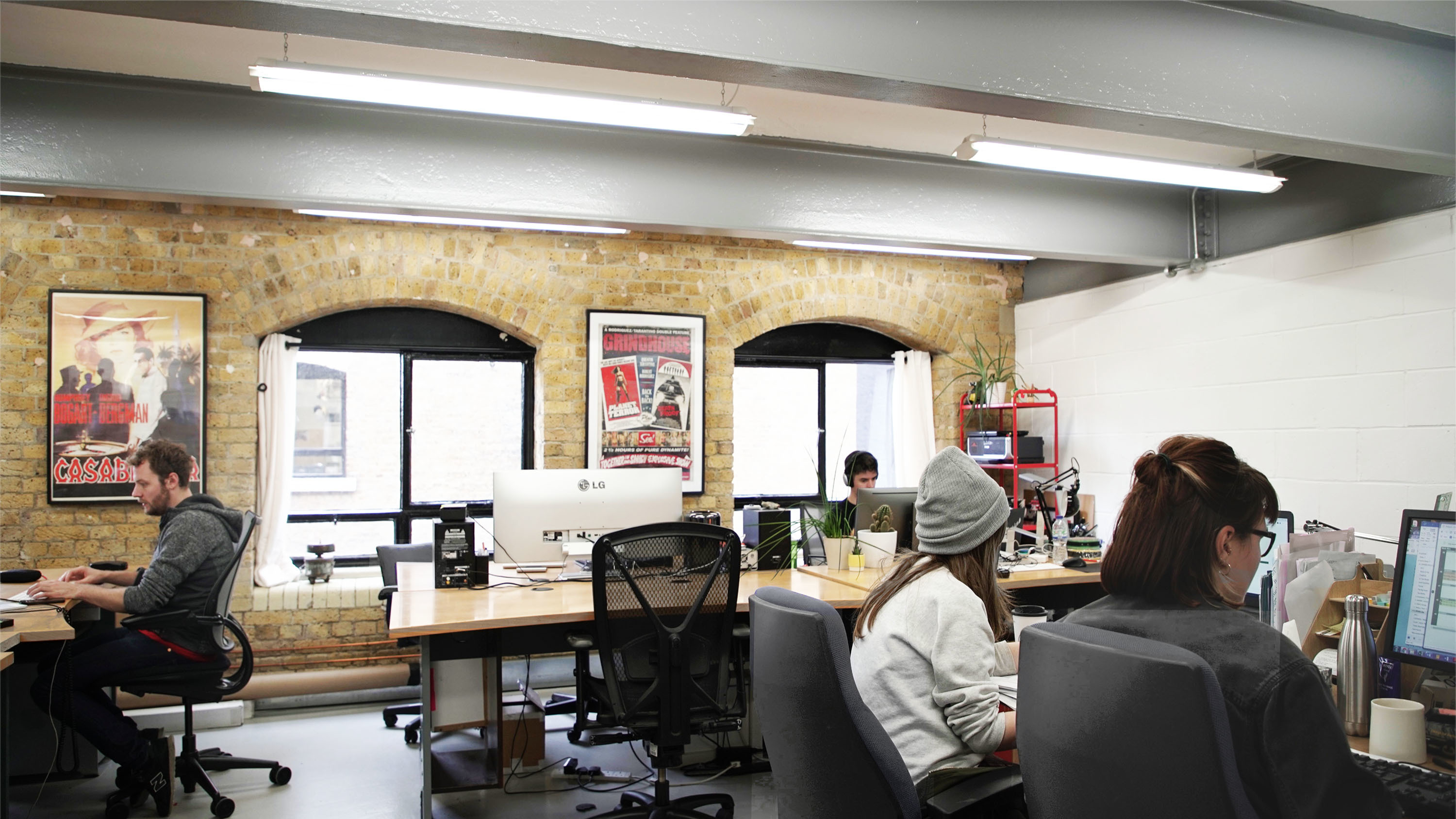 1 x Desk to rent in creative studio Desks Near Me