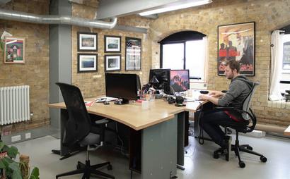 1 x Desk to rent in creative studio 1 x Desk to rent in creative studio