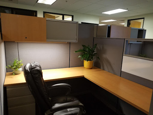 Furnished cubicle in co-working space Furnished cubicle in co-working space