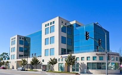 1 Private Office + 9 Dedicated Desks Available w/ Amenities 1 Private Office + 9 Dedicated Desks Available w/ Amenities