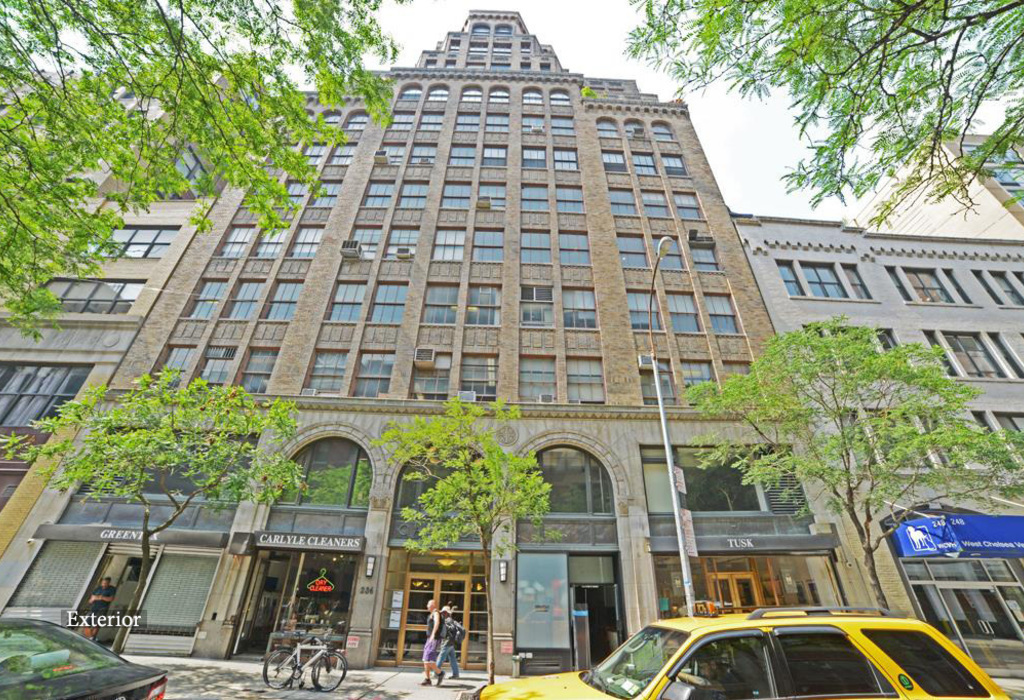 Desks in Open Area & Shared Window Office for Rent Desks in Open Area & Shared Window Office for Rent