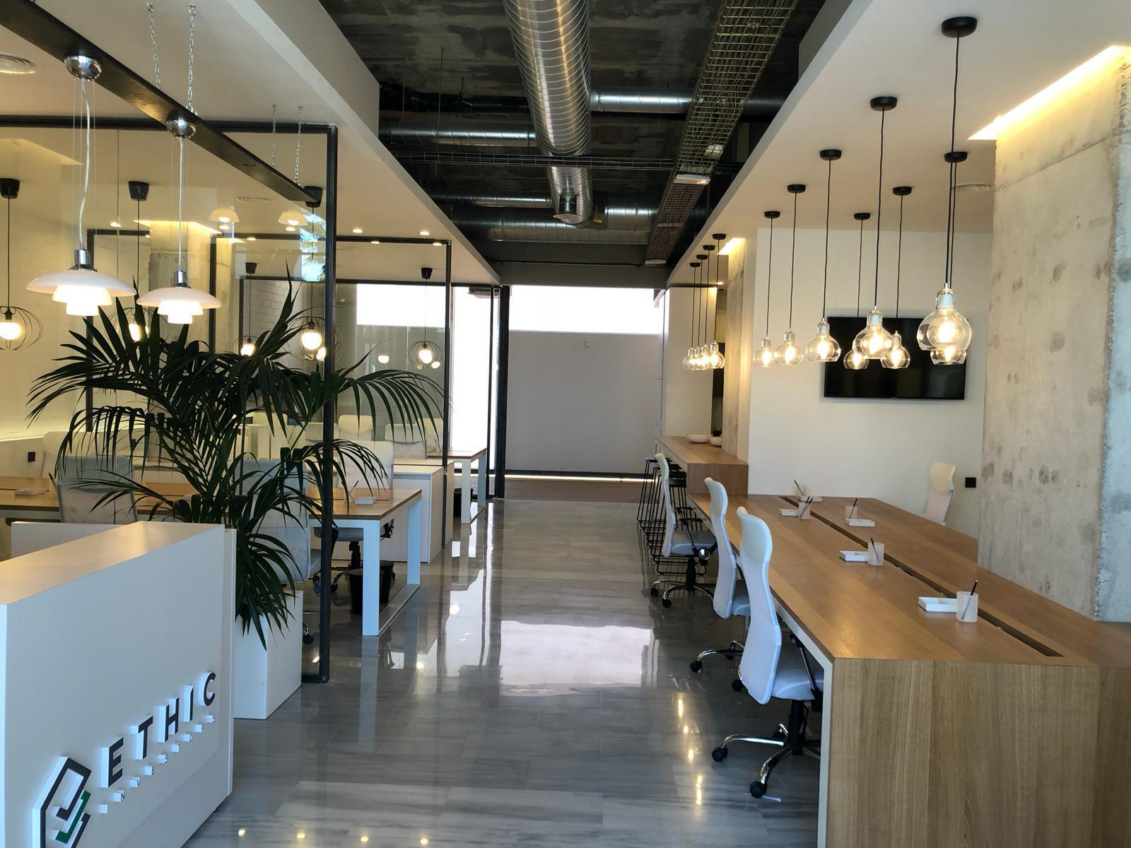 Work spaces available in brand new office located on the beautiful Barcelona beach-front Work spaces available in brand new office located on the beautiful Barcelona beach-front