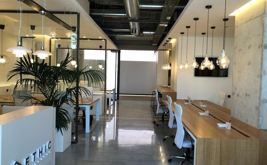 Work spaces available in brand new office located on the beautiful Barcelona beach-front Work spaces available in brand new office located on the beautiful Barcelona beach-front