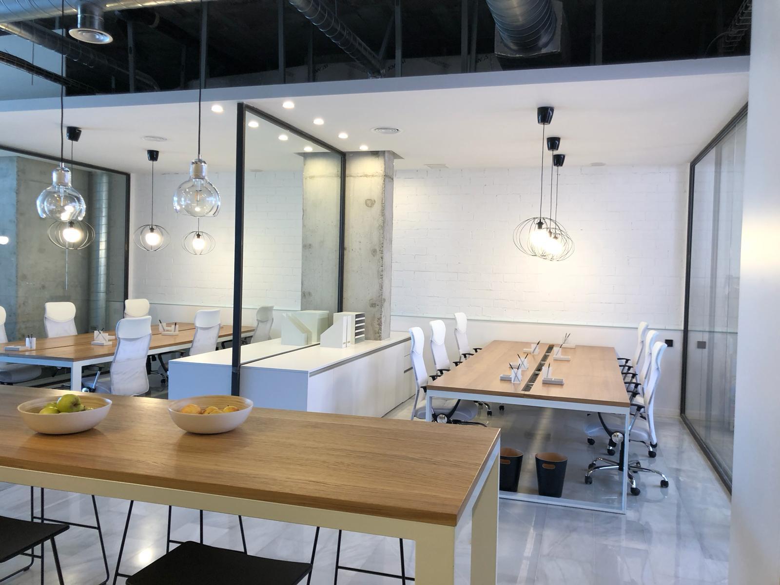 Work spaces available in brand new office located on the beautiful Barcelona beach-front Work spaces available in brand new office located on the beautiful Barcelona beach-front