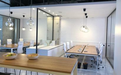 Work spaces available in brand new office located on the beautiful Barcelona beach-front Work spaces available in brand new office located on the beautiful Barcelona beach-front