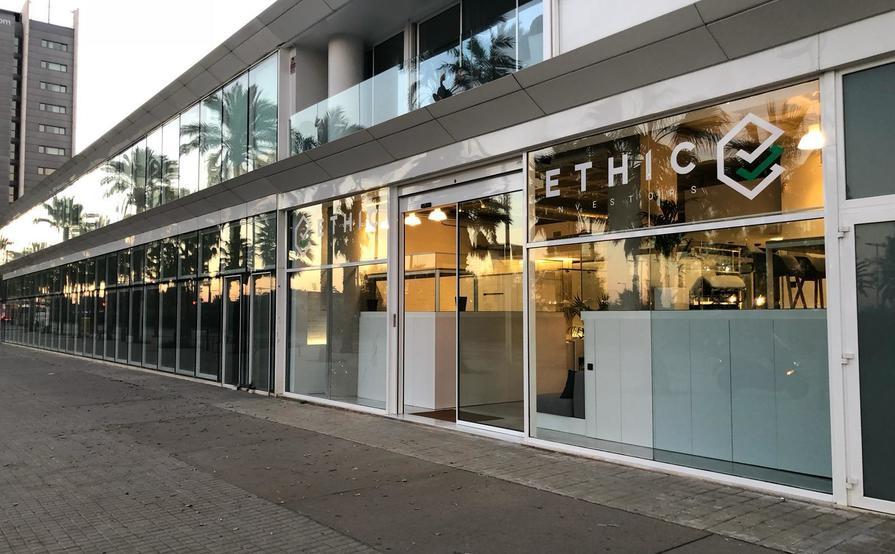 Work spaces available in brand new office located on the beautiful Barcelona beach-front Work spaces available in brand new office located on the beautiful Barcelona beach-front