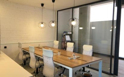 Work spaces available in brand new office located on the beautiful Barcelona beach-front Work spaces available in brand new office located on the beautiful Barcelona beach-front