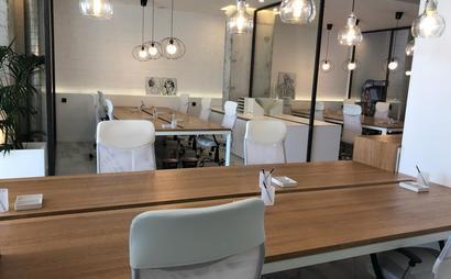 Work spaces available in brand new office located on the beautiful Barcelona beach-front Work spaces available in brand new office located on the beautiful Barcelona beach-front