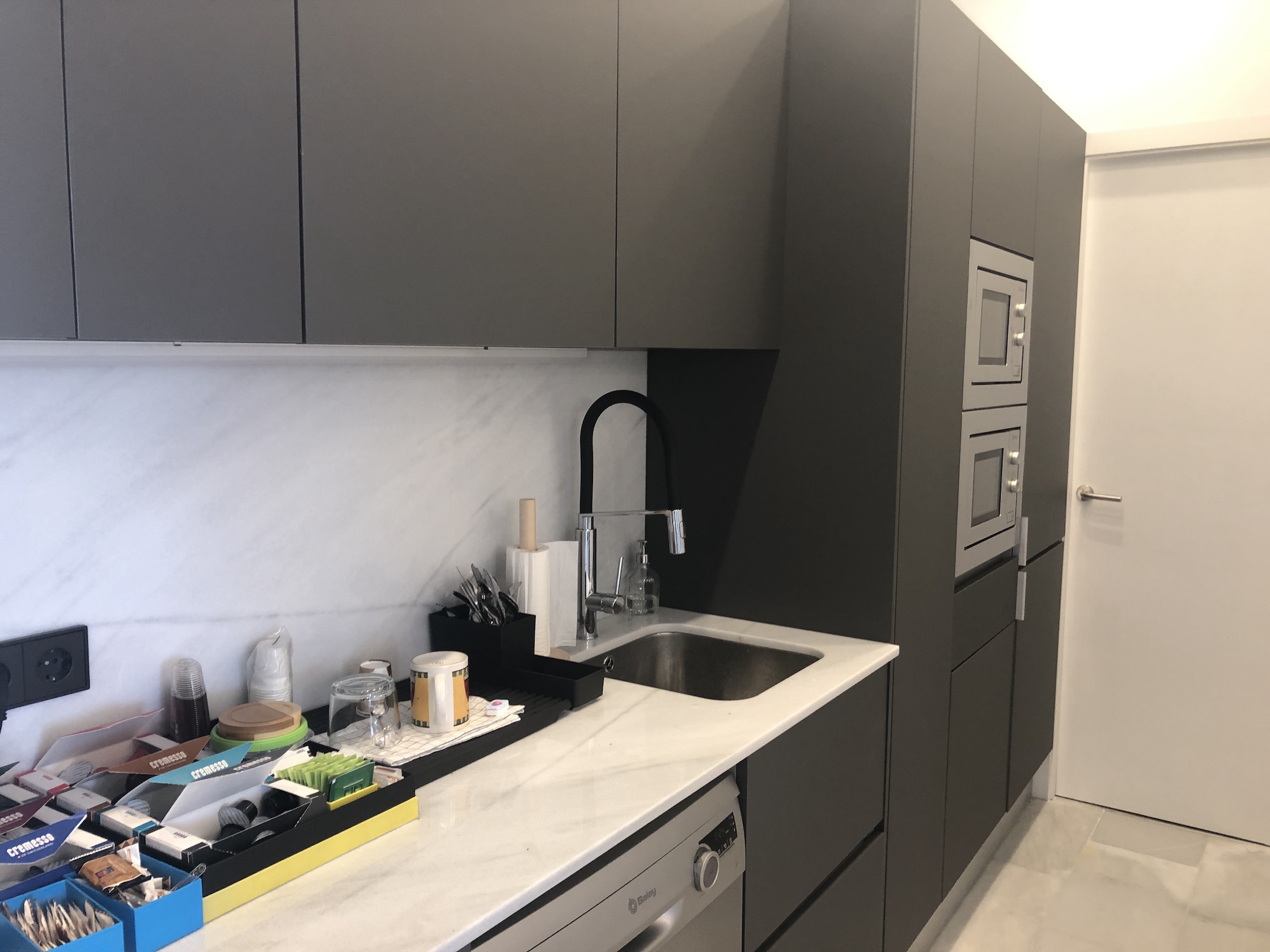 Work spaces available in brand new office located on the beautiful Barcelona beach-front Work spaces available in brand new office located on the beautiful Barcelona beach-front